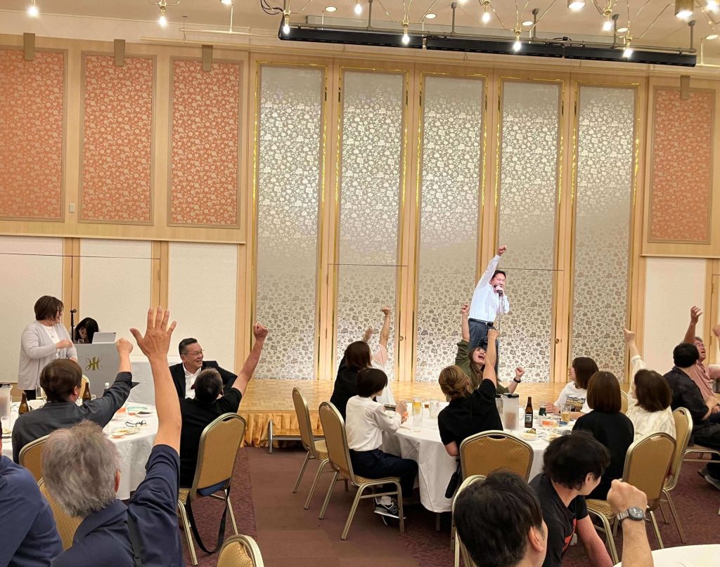 ホテル夕食会場